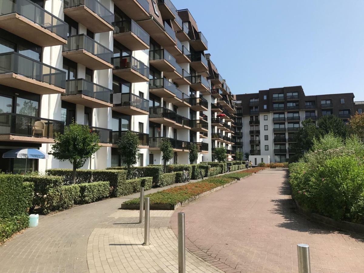 Appartement voor 6 personen in Koksijde met zeezicht Buitenkant foto