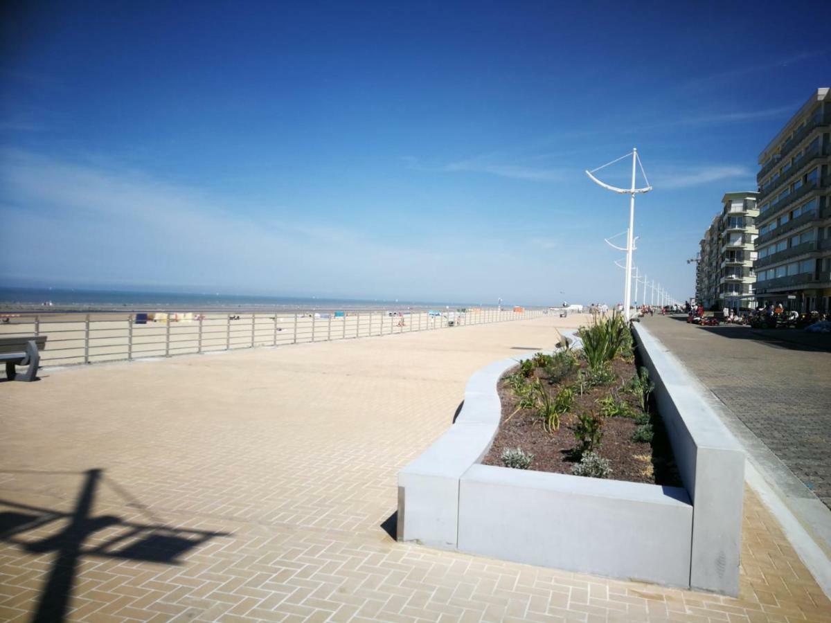 Appartement voor 6 personen in Koksijde met zeezicht Buitenkant foto